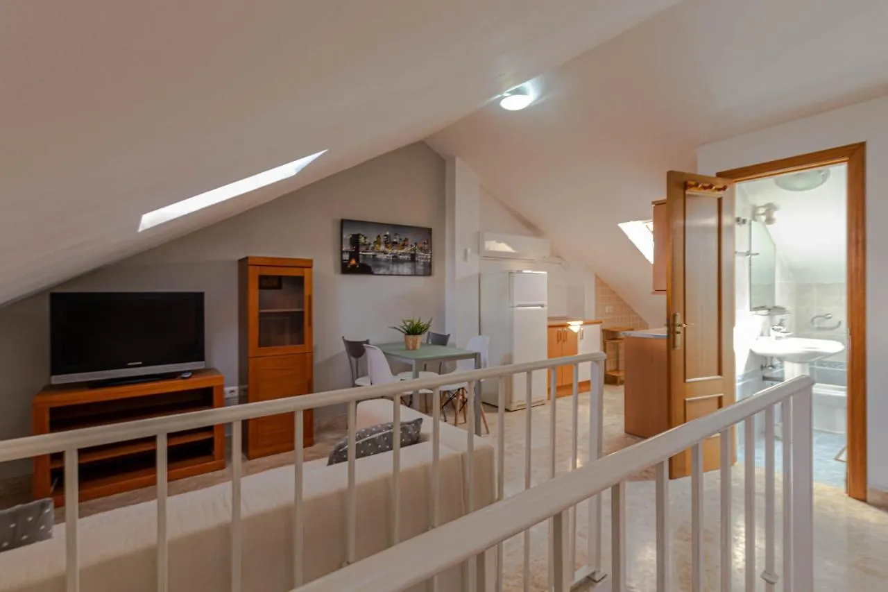 797 Holiday Rentals- Duplex Para 7 En La Carihuela A 1 Min De La Playa 托雷莫利诺斯 0*,  西班牙
